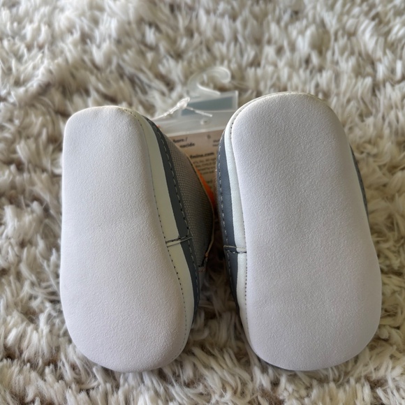 Carter’s Child of Mine Newborn Shoes NWT - Picture 4 of 5